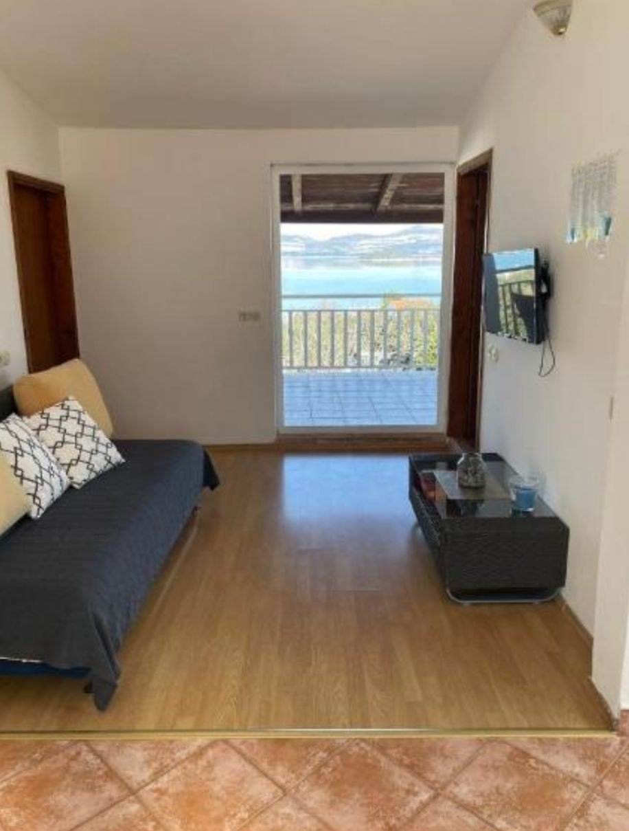 Three bedroom apartment with terrace and sea view Drače, Pelješac (A-25422-b)