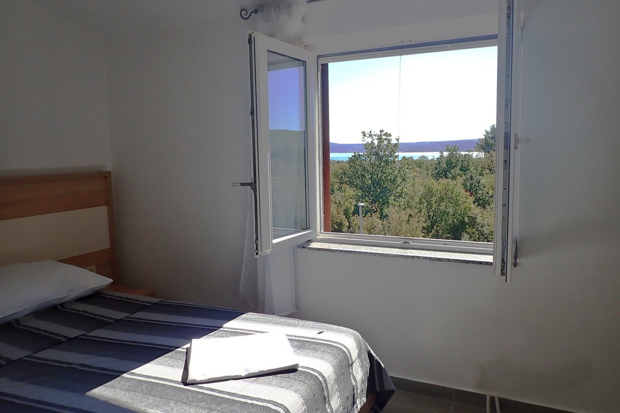One bedroom apartment with balcony and sea view Seline, Paklenica (A-25430-b) One bedroom apartment with balcony and sea view Seline, Paklenica (A-25430-b)