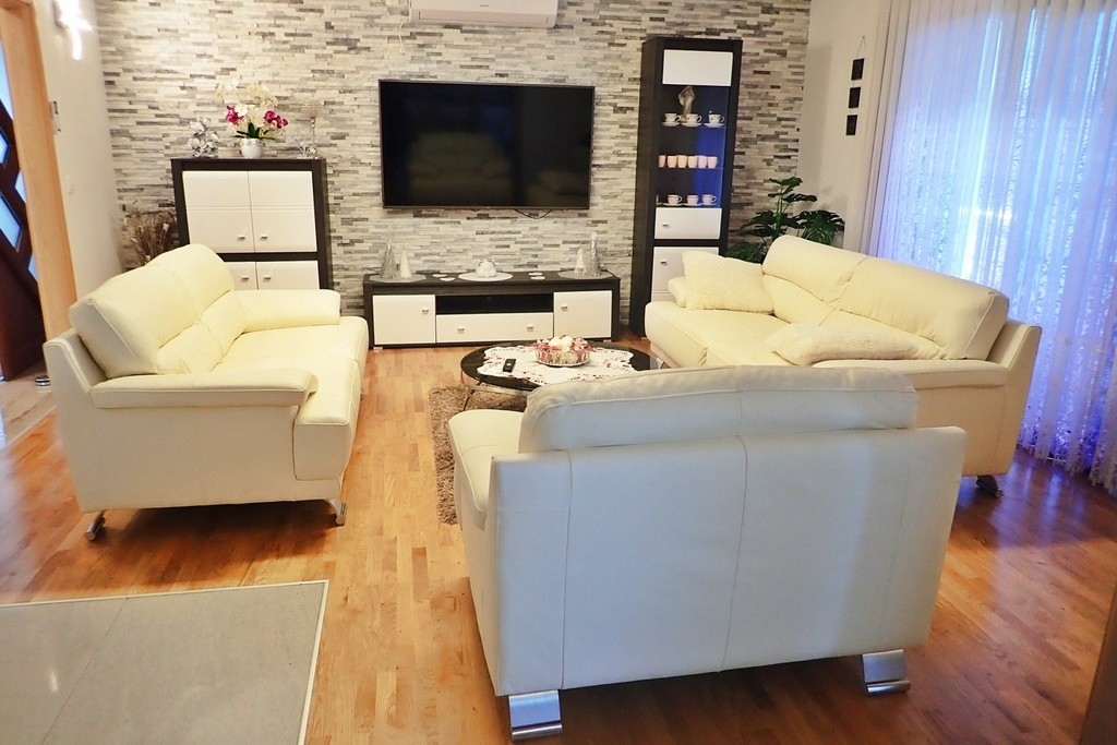 Three bedroom apartment with balcony and sea view Rovanjska, Paklenica (A-25431-b) Three bedroom apartment with balcony and sea view Rovanjska, Paklenica (A-25431-b)