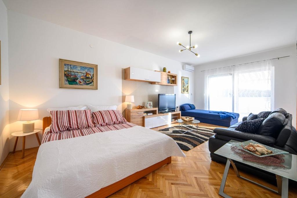 One bedroom apartment near beach Zablaće, Šibenik (A-25436-b) One bedroom apartment near beach Zablaće, Šibenik (A-25436-b)