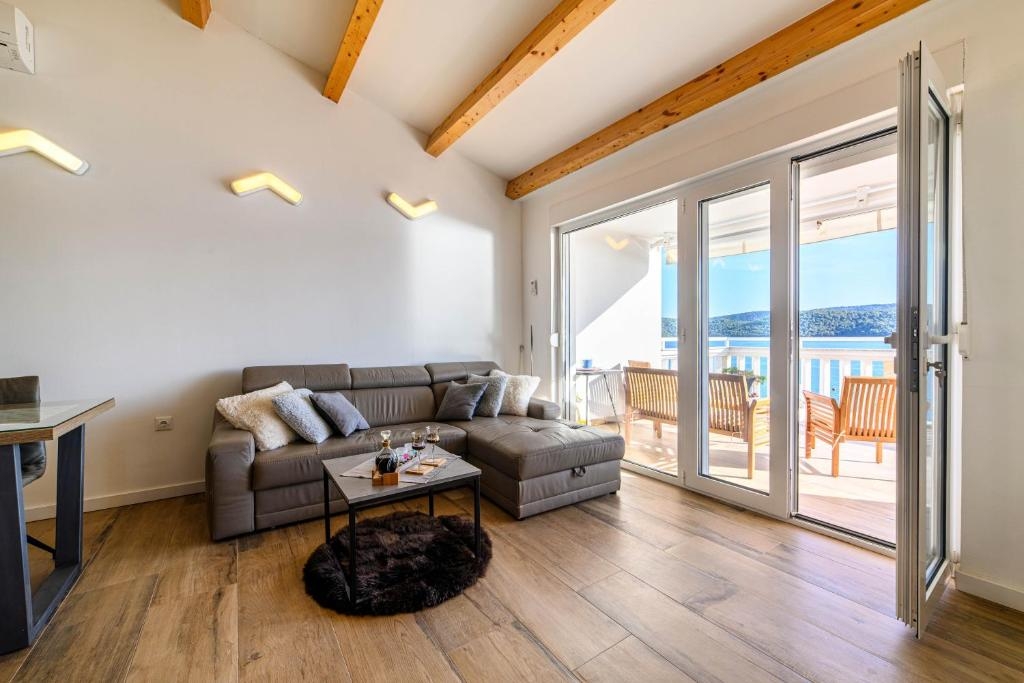 Two bedroom apartment near beach Zablaće, Šibenik (A-25436-d)