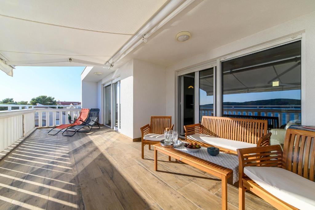 Two bedroom apartment near beach Zablaće, Šibenik (A-25436-d) Two bedroom apartment near beach Zablaće, Šibenik (A-25436-d)