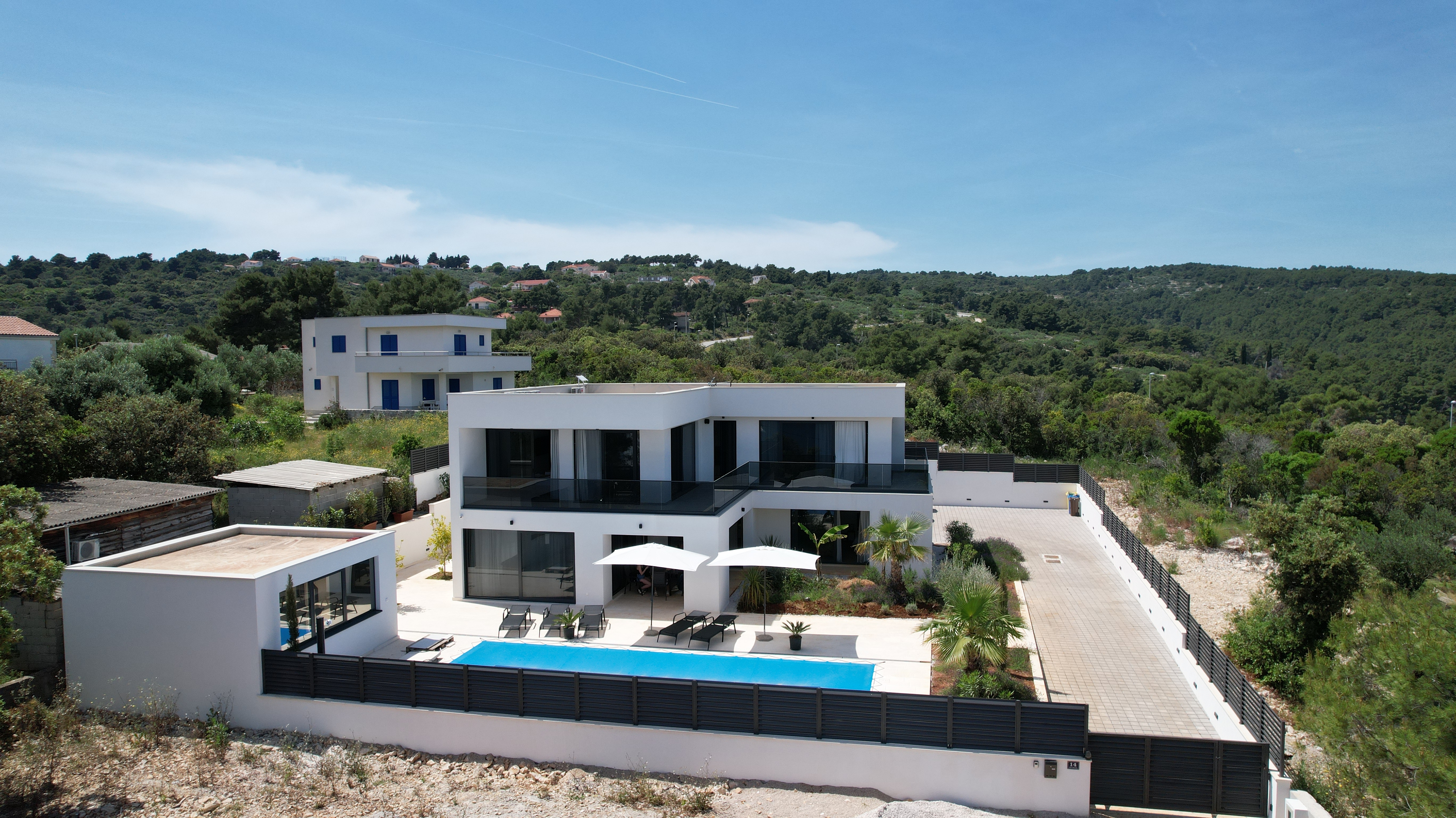 Four-bedroom house with terrace and sea view Rogač, Šolta (K-25444) Four-bedroom house with terrace and sea view Rogač, Šolta (K-25444)