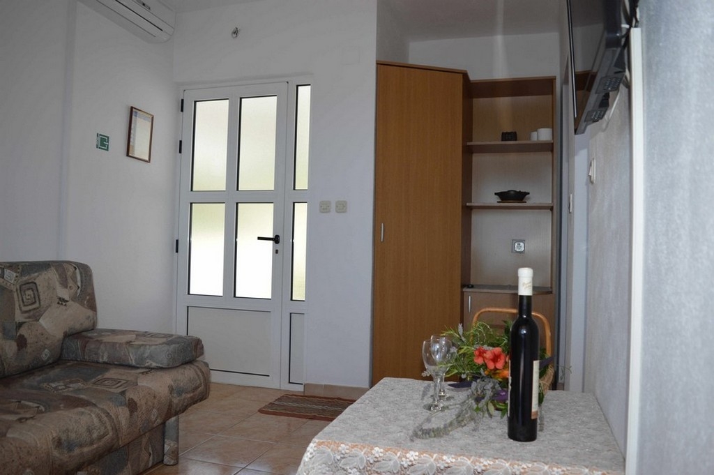 One bedroom apartment with terrace and sea view Živogošće - Porat, Makarska (A-25453-h)