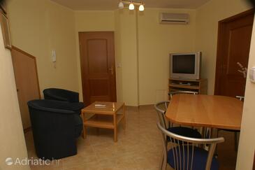 Dining room Novigrad, Dining room in the apartment.