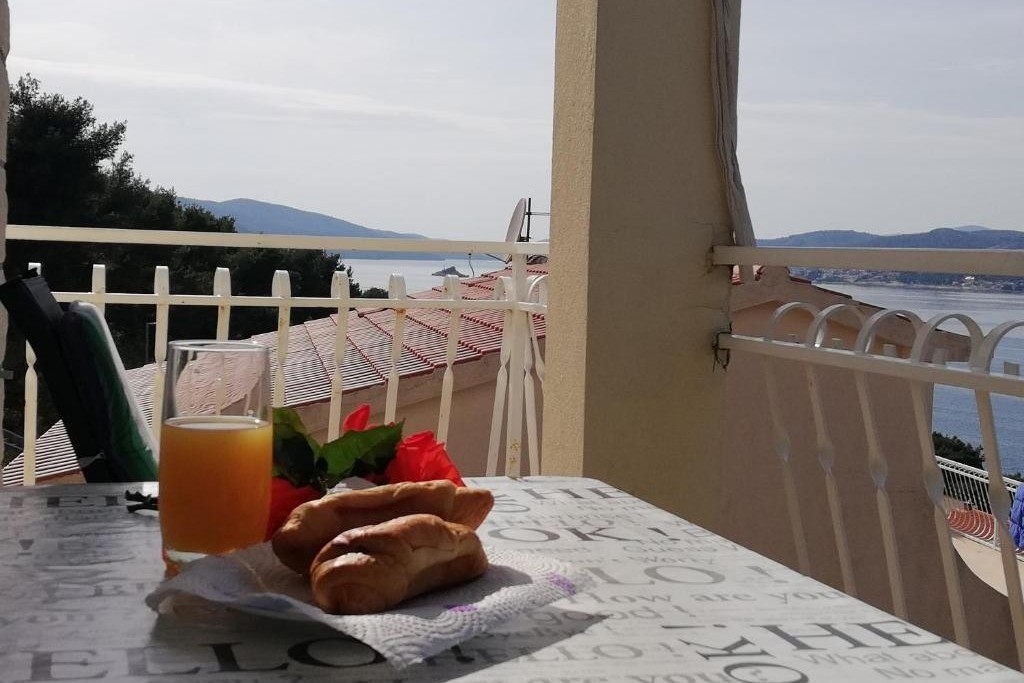 Two bedroom apartment near beach Okrug Donji, Čiovo (A-25470-a)