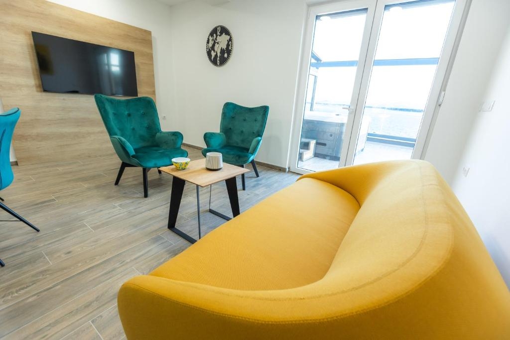 Two bedroom apartment near beach Sveti Filip i Jakov, Biograd (A-25471-e)