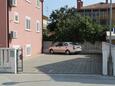 Parking lot Umag, Umag, Parking lot 2548 - Apartments with sandy beach.