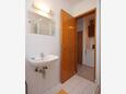 Umag, Bathroom in the studio-apartment, WiFi.