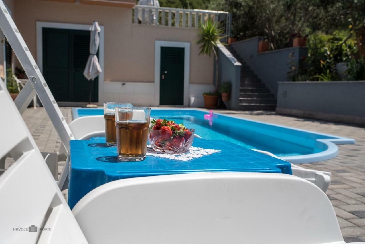 Appartement dune chambre avec une piscine Okrug Donji, Ciovo (A-25498-d) Appartement dune chambre avec une piscine Okrug Donji, Ciovo (A-25498-d)