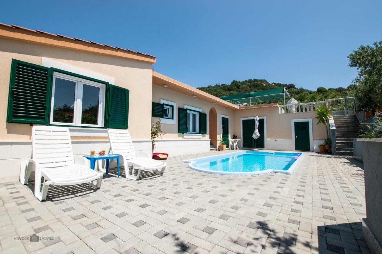 Appartement de trois chambres avec une piscine Okrug Donji, Ciovo (A-25498-c)