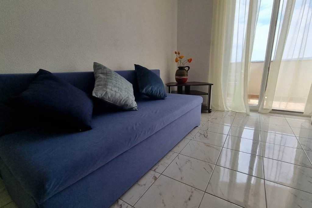 One bedroom apartment with balcony and sea view Lokva Rogoznica, Omiš (A-25499-c)