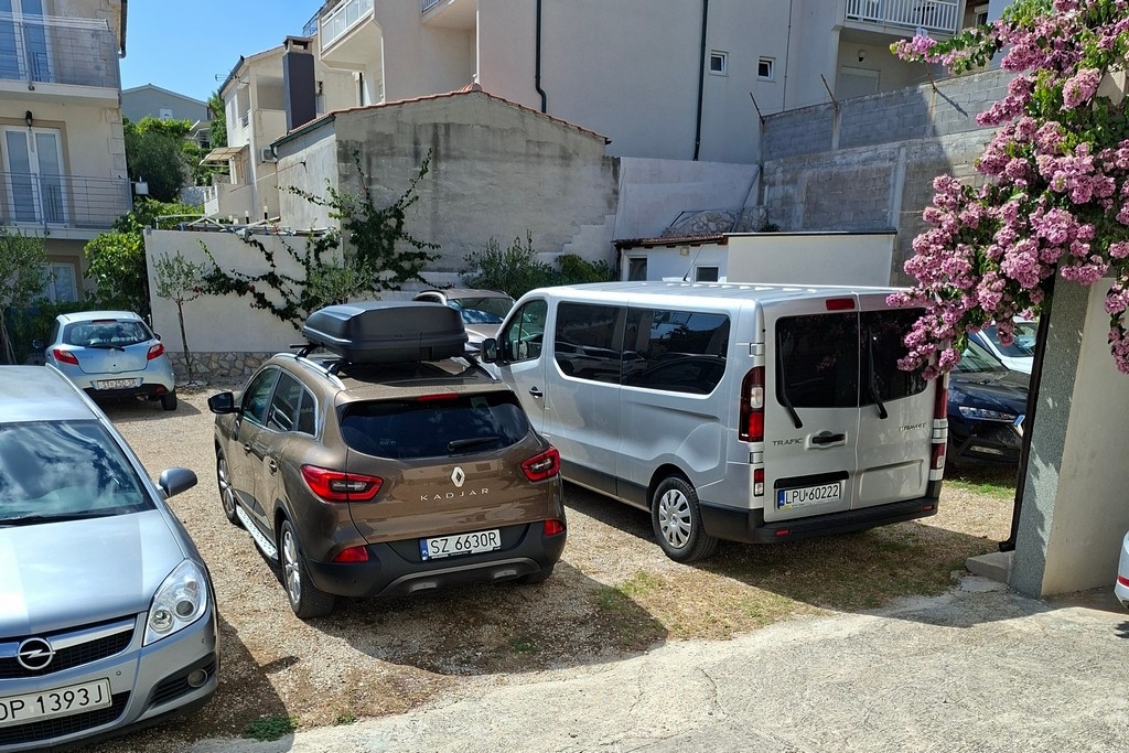 One bedroom apartment with balcony and sea view Lokva Rogoznica, Omiš (A-25499-b)