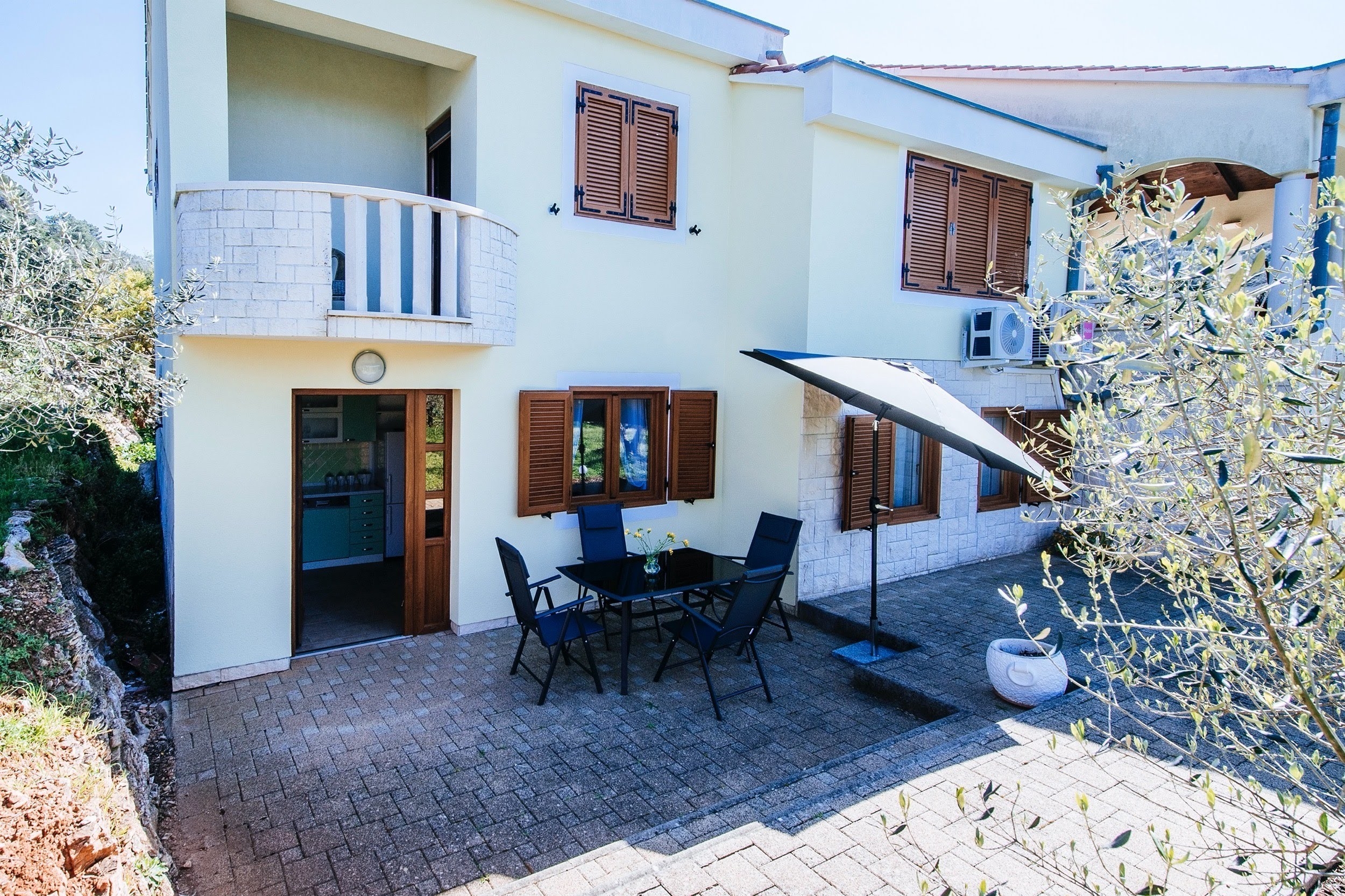 One bedroom apartment with terrace Veli Iž, Iž (A-25533-a)