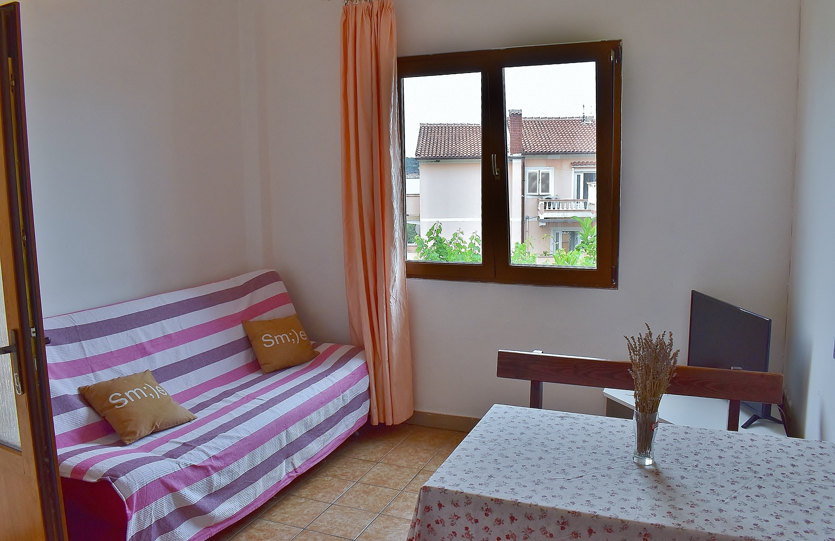 Two bedroom apartment with balcony and sea view Banjol, Rab (A-25541-a)