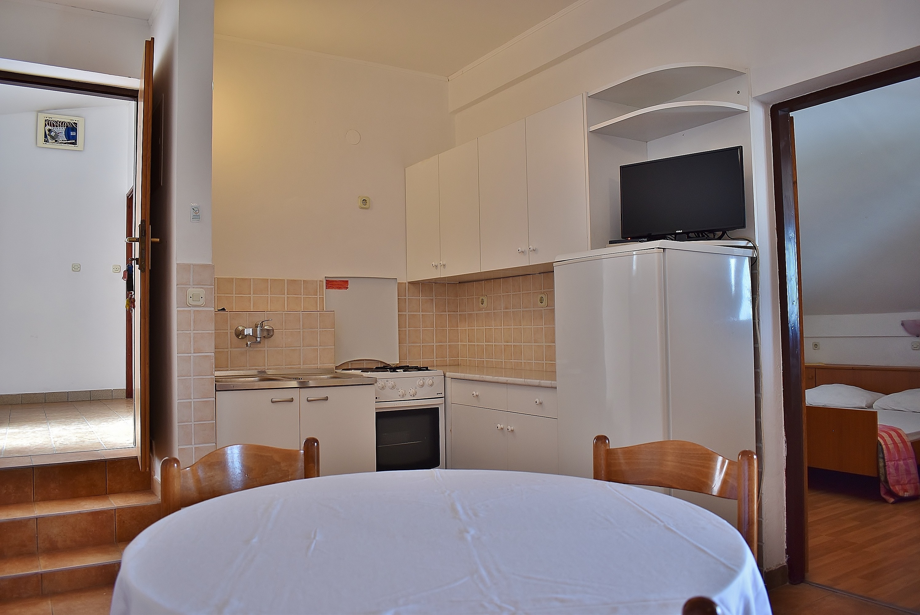 Two bedroom apartment with balcony and sea view Banjol, Rab (A-25541-c)