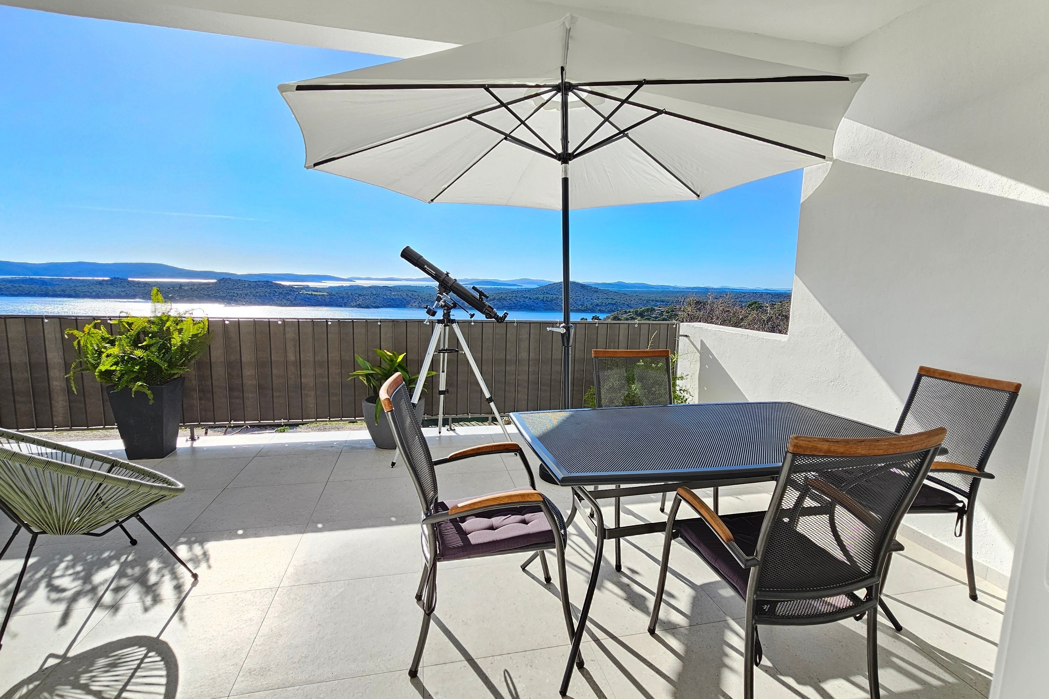 Two bedroom apartment with terrace and sea view Šibenik (A-25559-a)