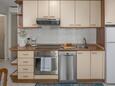 Bucătărie Zambratija, Bucătărie în unitate de cazare tip apartment, animale de companie sunt acceptate şi WiFi.