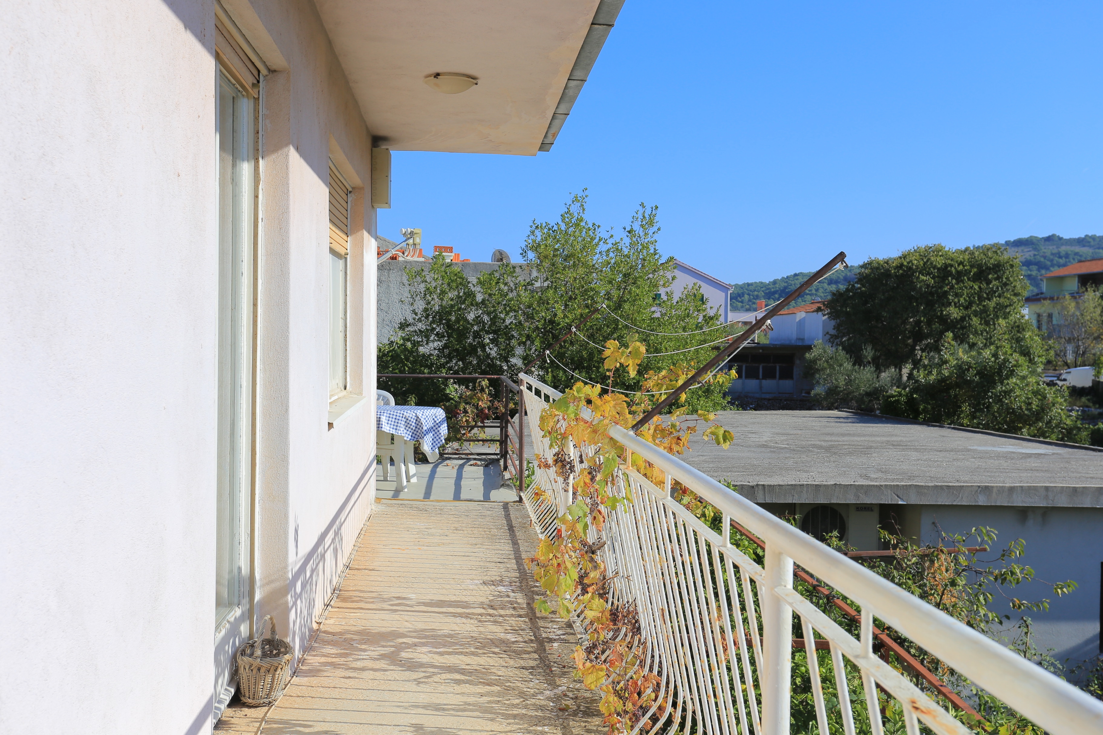 Three bedroom apartment with terrace Slatine, Čiovo  A-a