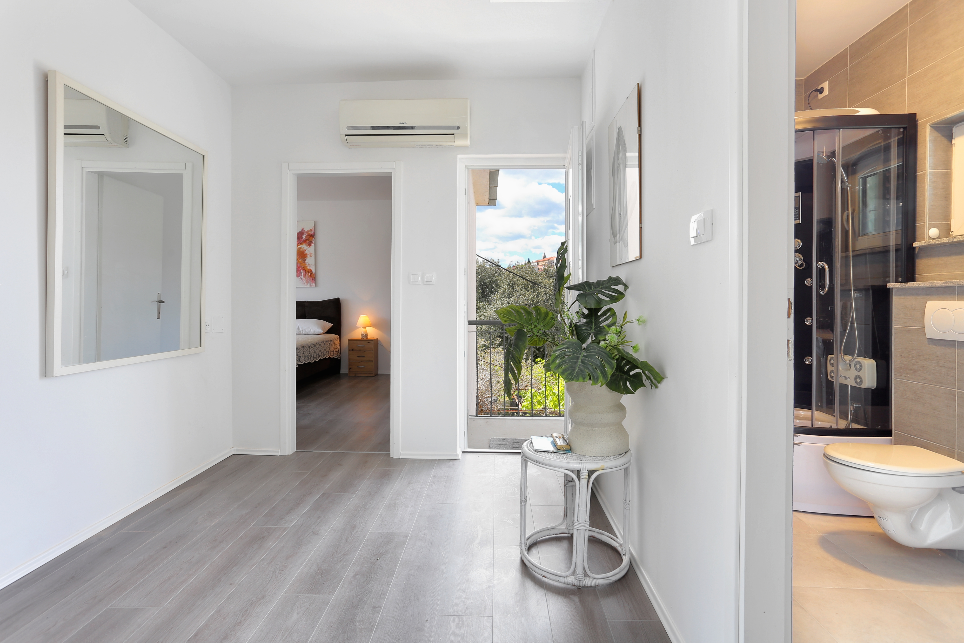 Three bedroom apartment with terrace Slatine, Čiovo  A-a