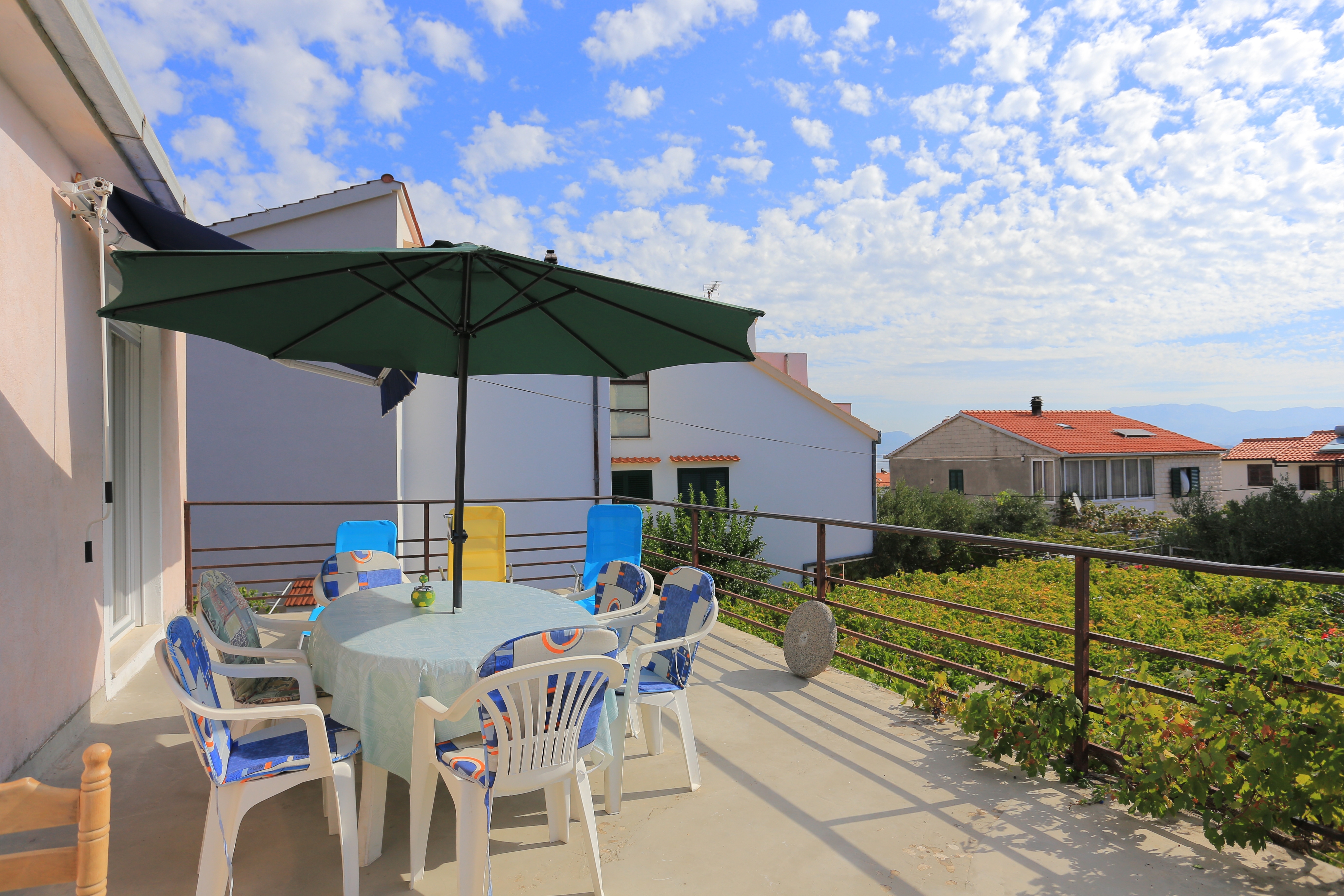 Three bedroom apartment with terrace Slatine, Čiovo  A-a
