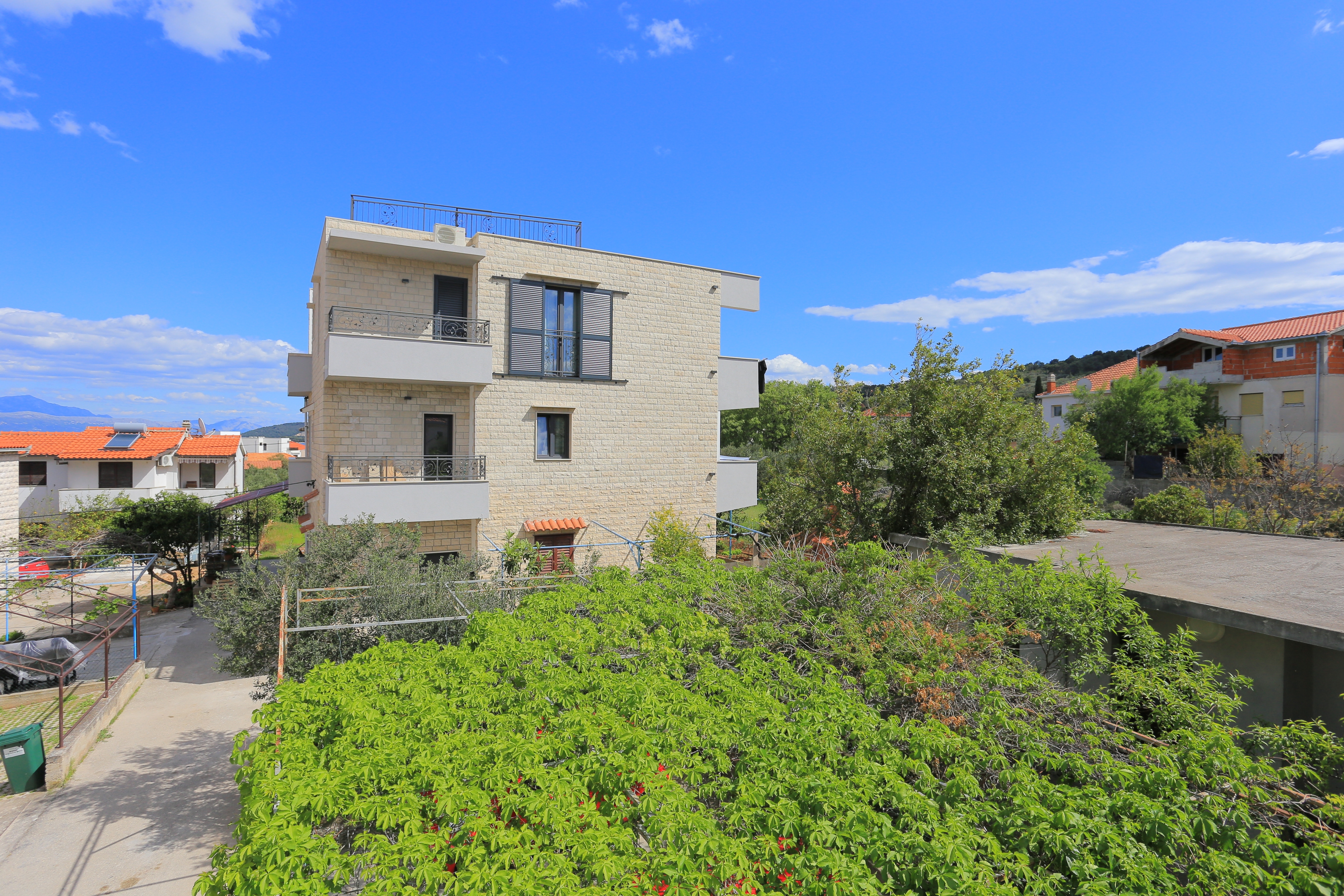 Three bedroom apartment with terrace Slatine, Čiovo  A-a