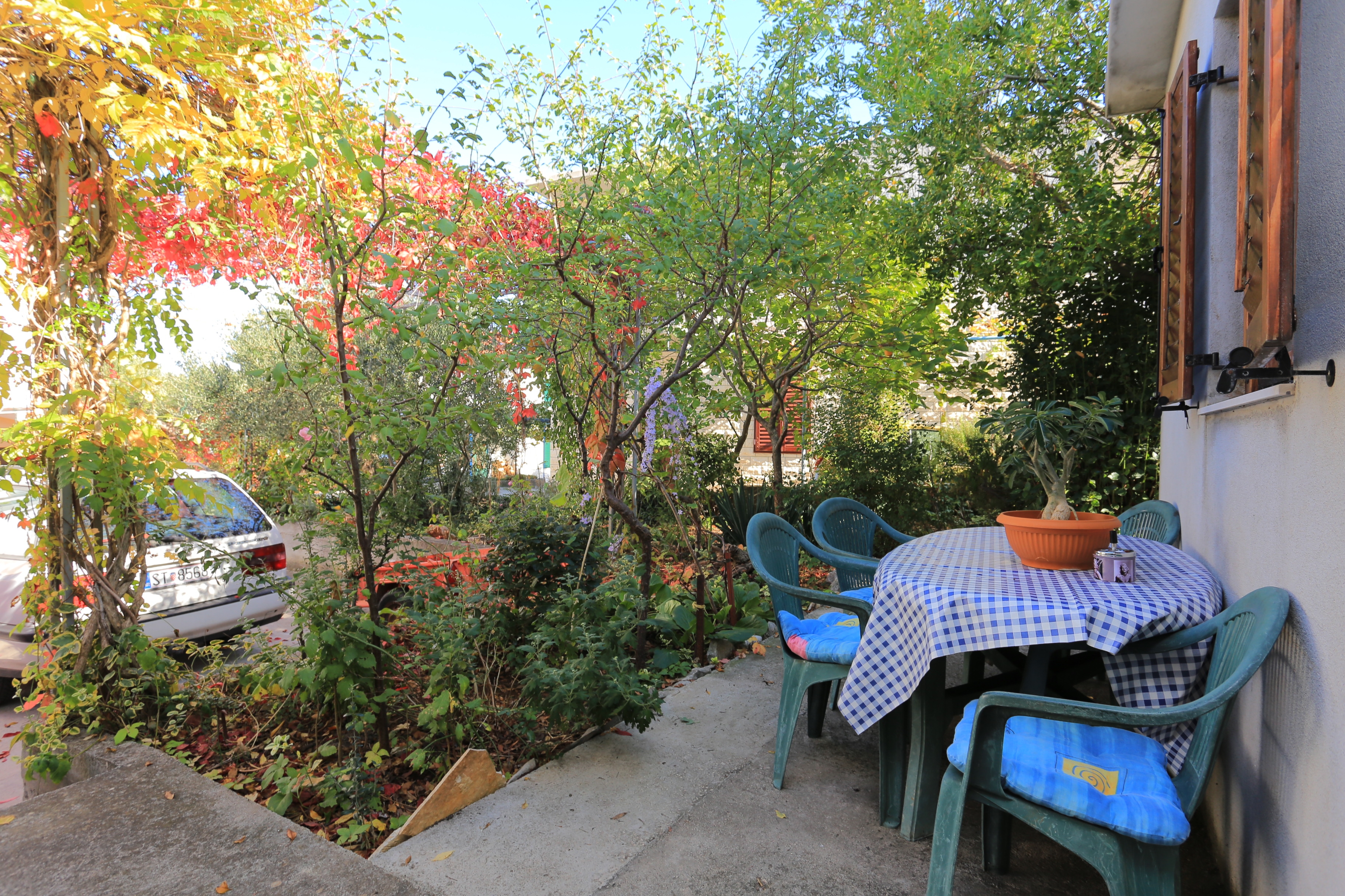 One bedroom apartment with terrace Slatine, Čiovo  A-b