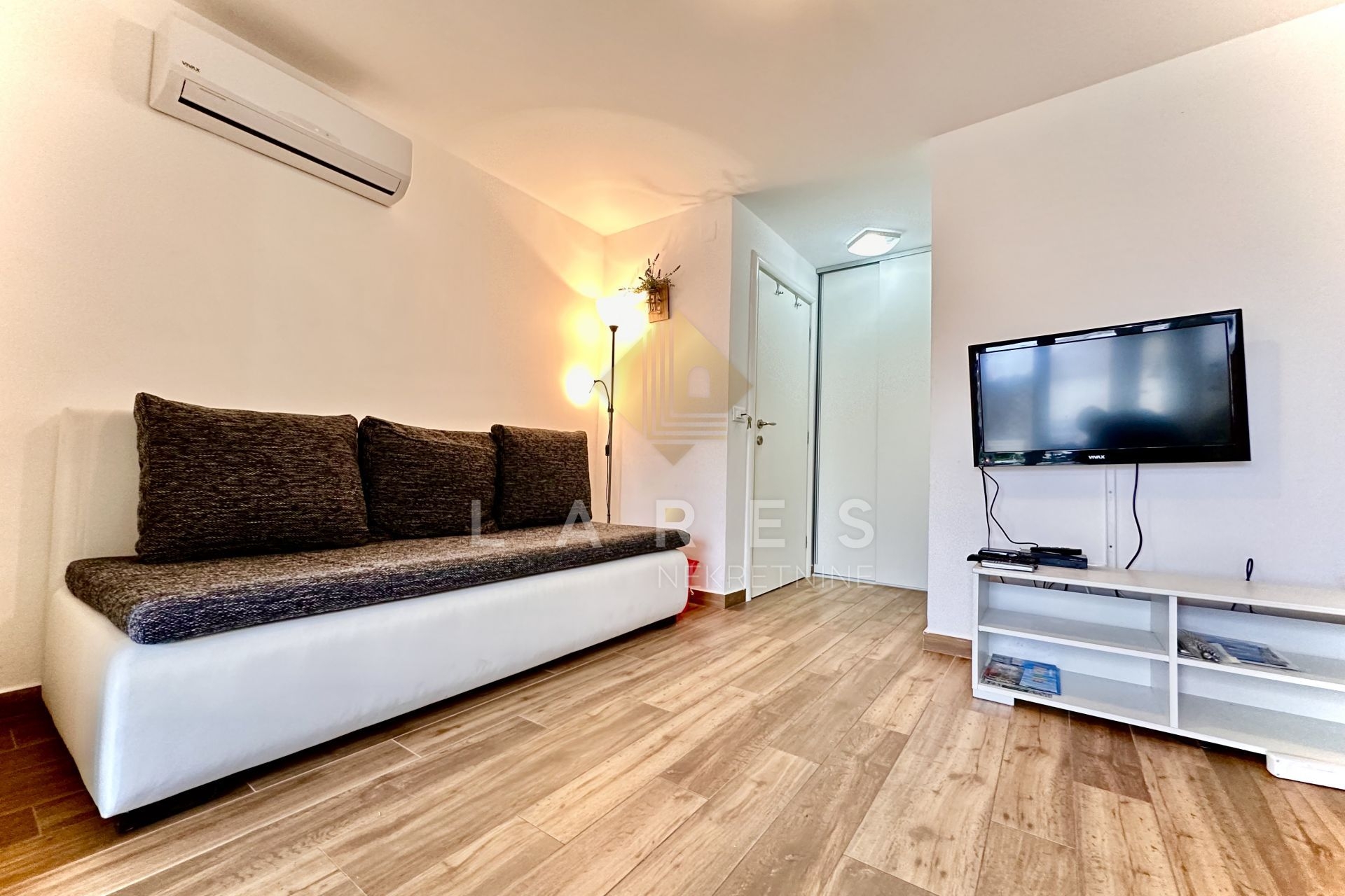 Studio flat with balcony Novalja, Pag (AS-25685-a)