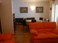 Seget Vranjica, Jídelna v ubytování typu apartment, domácí mazlíčci povoleni a WiFi.