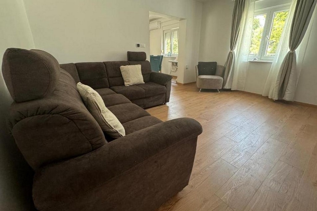 Three bedroom apartment with terrace Zadar (A-25718-a) Three bedroom apartment with terrace Zadar (A-25718-a)