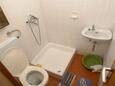 Ванная комната Podgora, Ванная комната в размещении типа studio-apartment, WiFi.