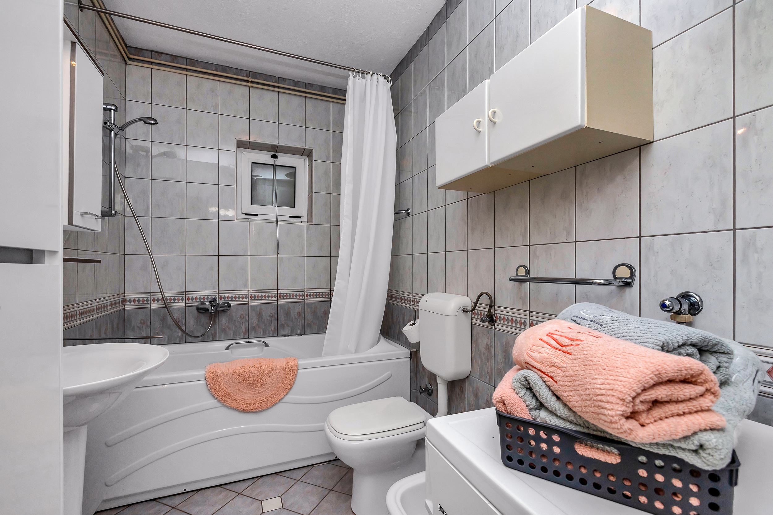 One bedroom apartment near beach Baška Voda, Makarska  A-a
