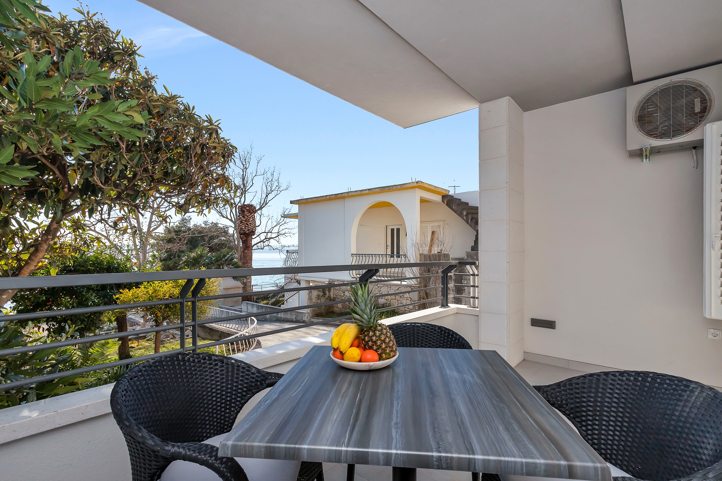 One bedroom apartment near beach Baška Voda, Makarska  A-a
