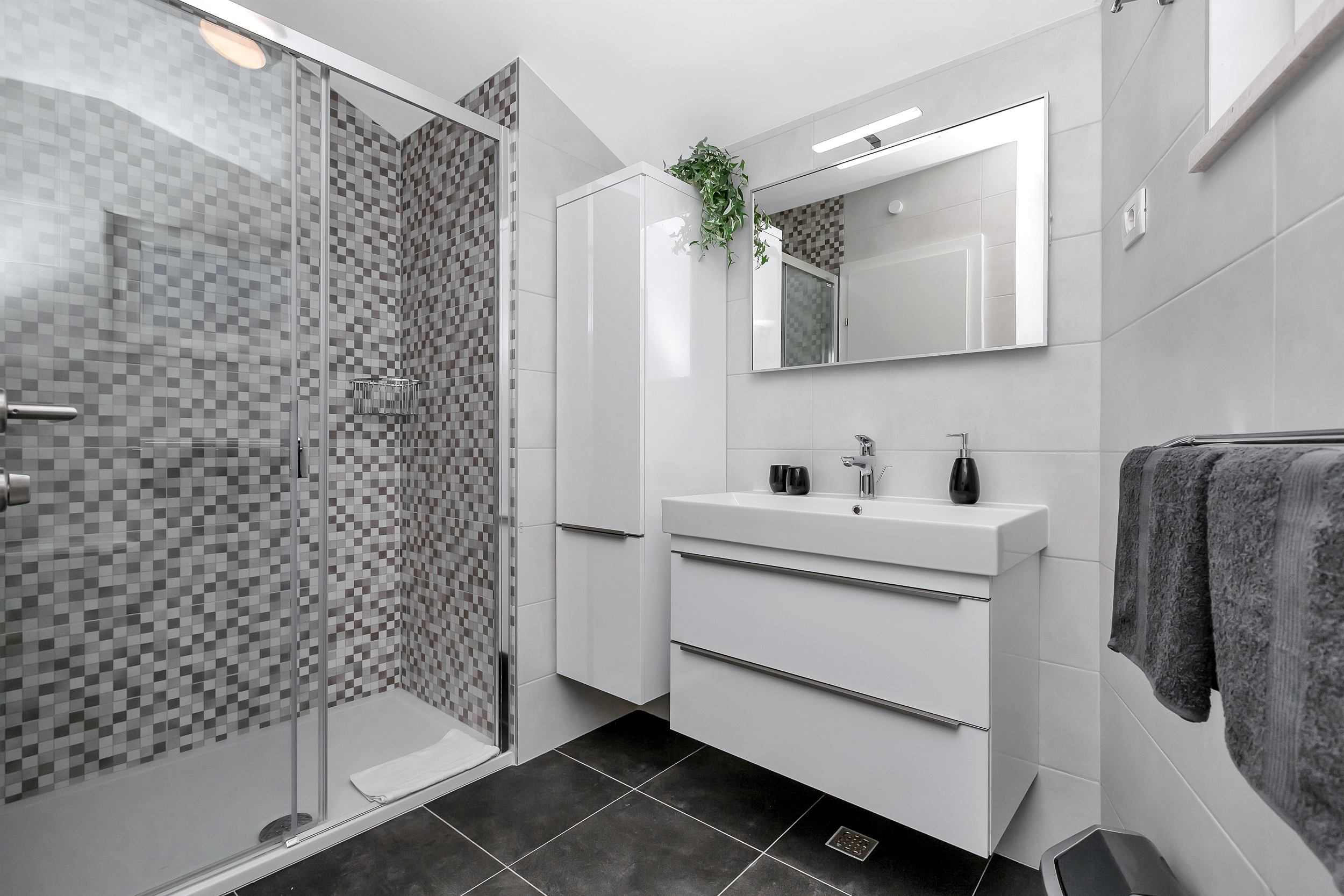 One bedroom apartment near beach Baška Voda, Makarska  A-b
