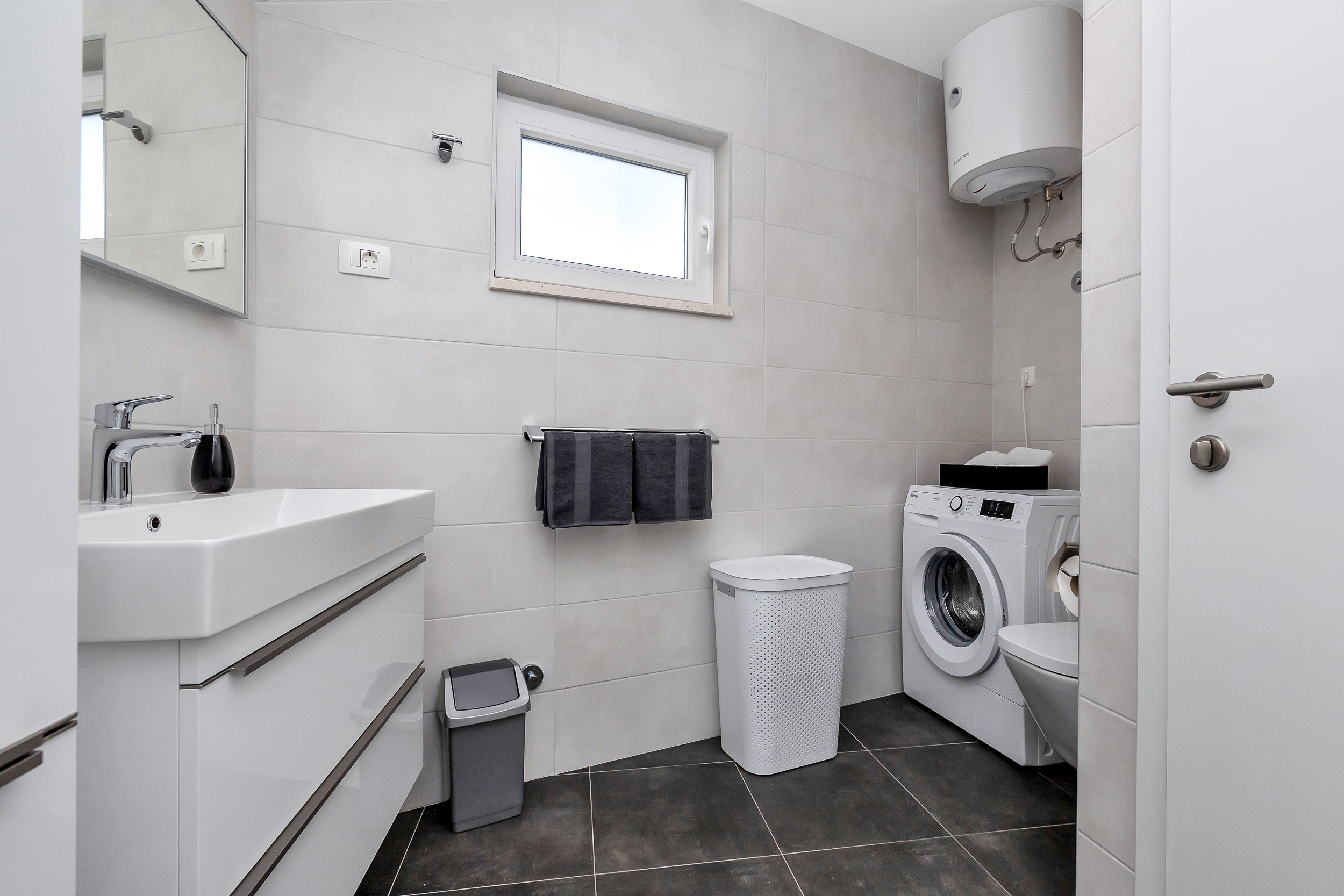 One bedroom apartment near beach Baška Voda, Makarska  A-b