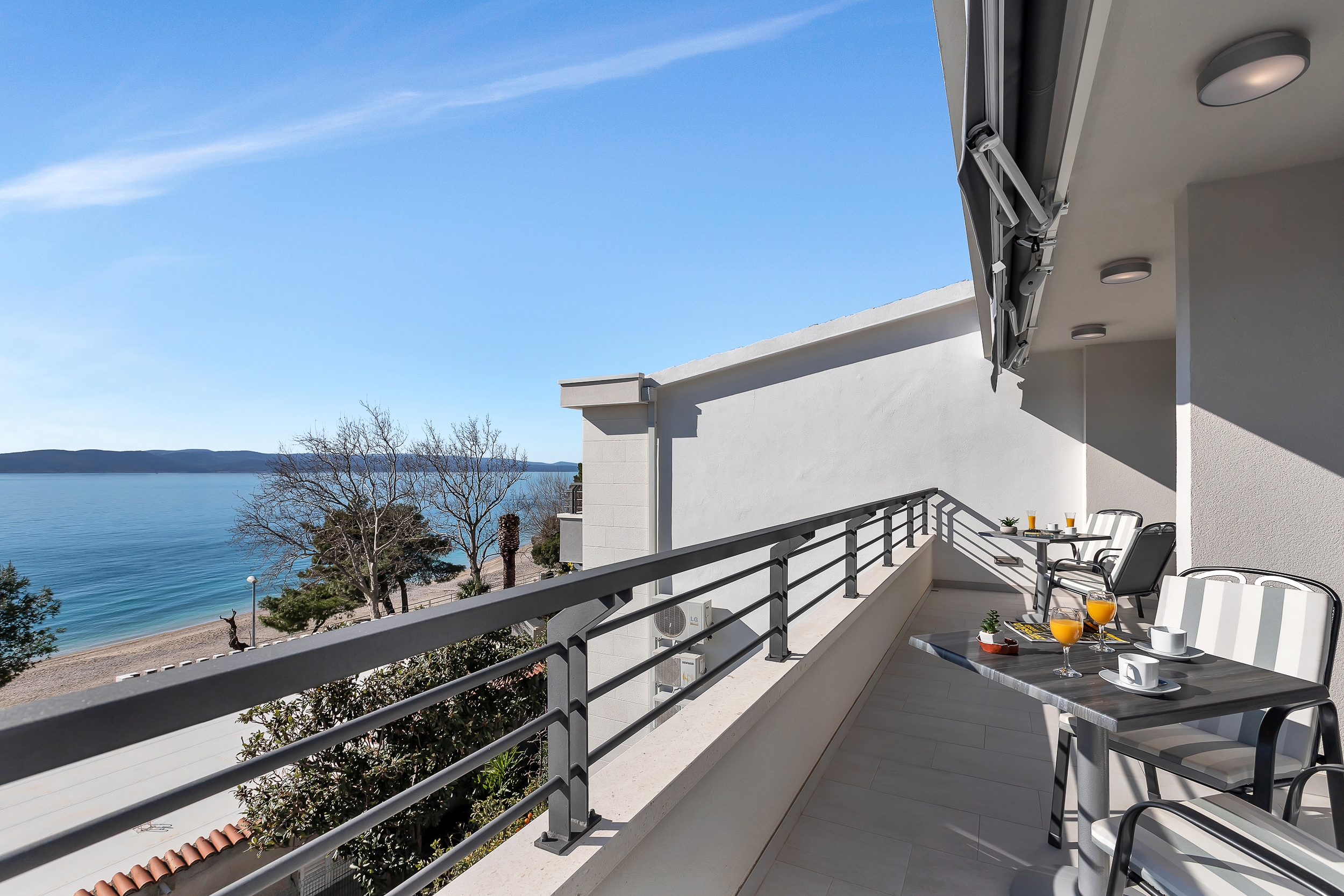 One bedroom apartment near beach Baška Voda, Makarska  A-b