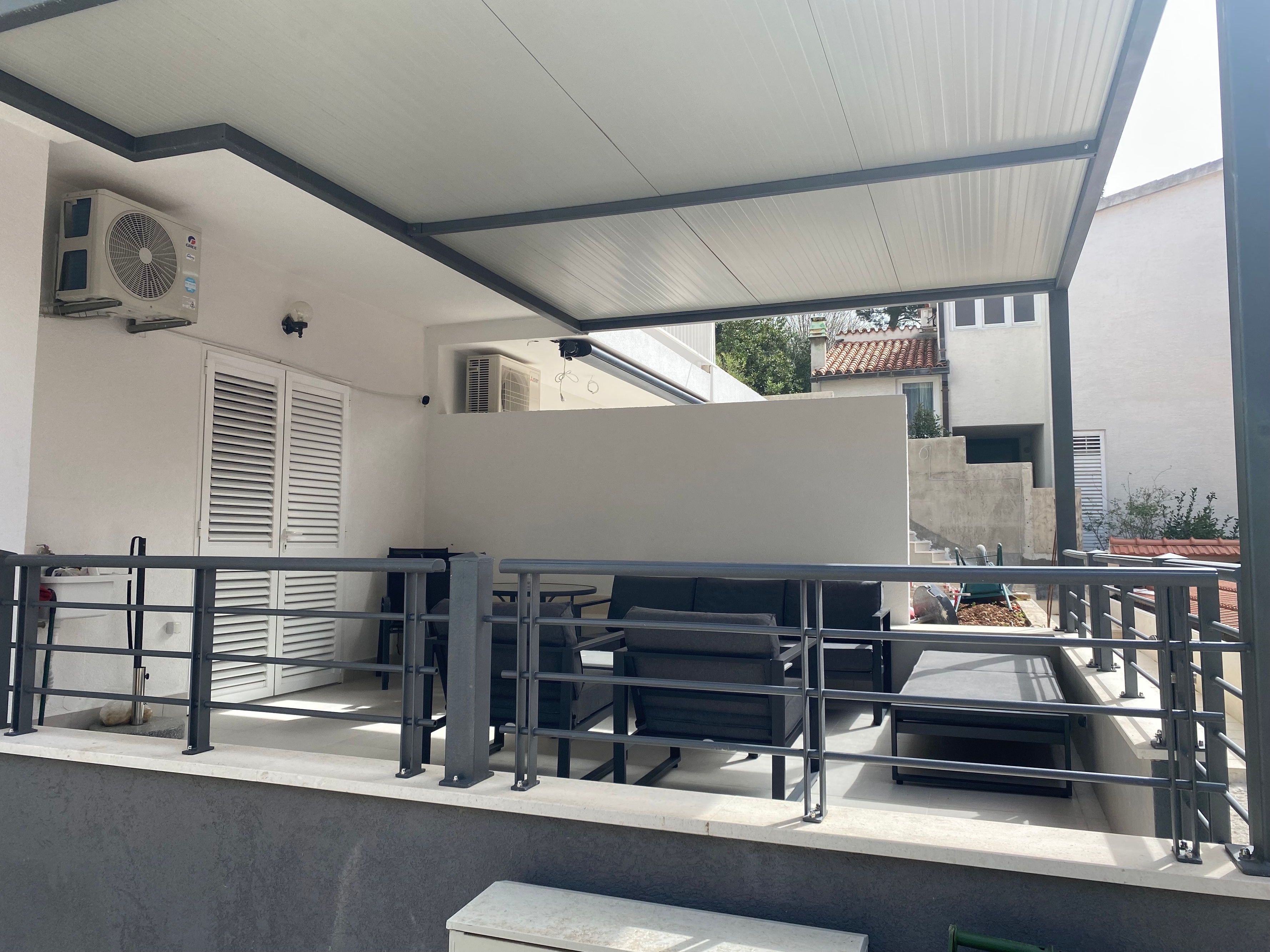 Garçonnière avec la terrasse et la vue sur le mer Brela, Makarska (AS-25783-a)