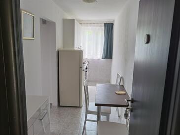 Trpanj, Eetkamer in the apartment, (pet friendly) en WiFi.