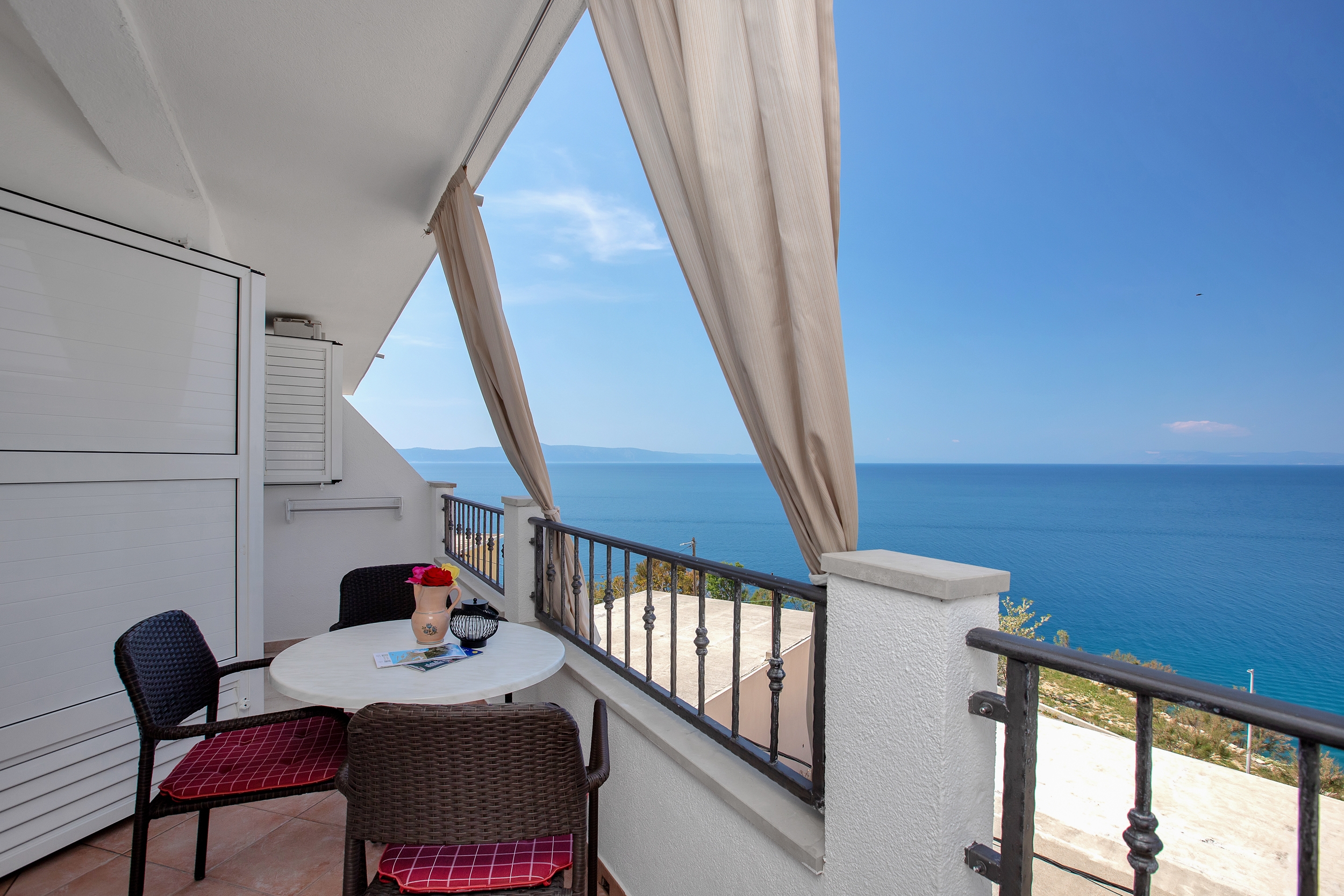 One bedroom apartment with terrace and sea view Drašnice, Makarska  A-a