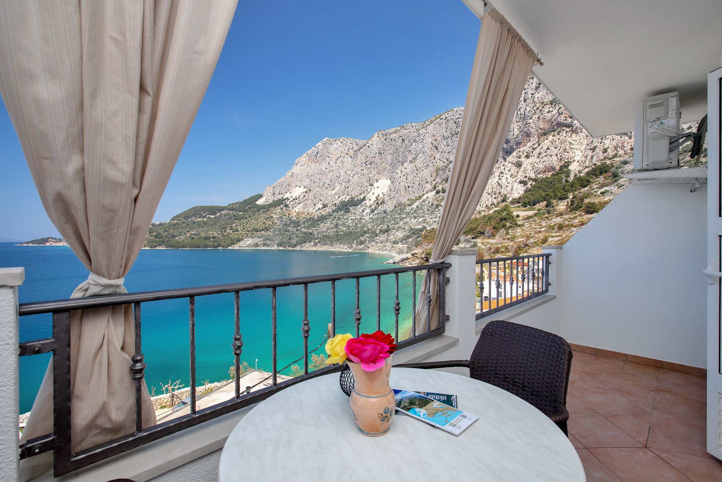 One bedroom apartment with terrace and sea view Drašnice, Makarska  A-a