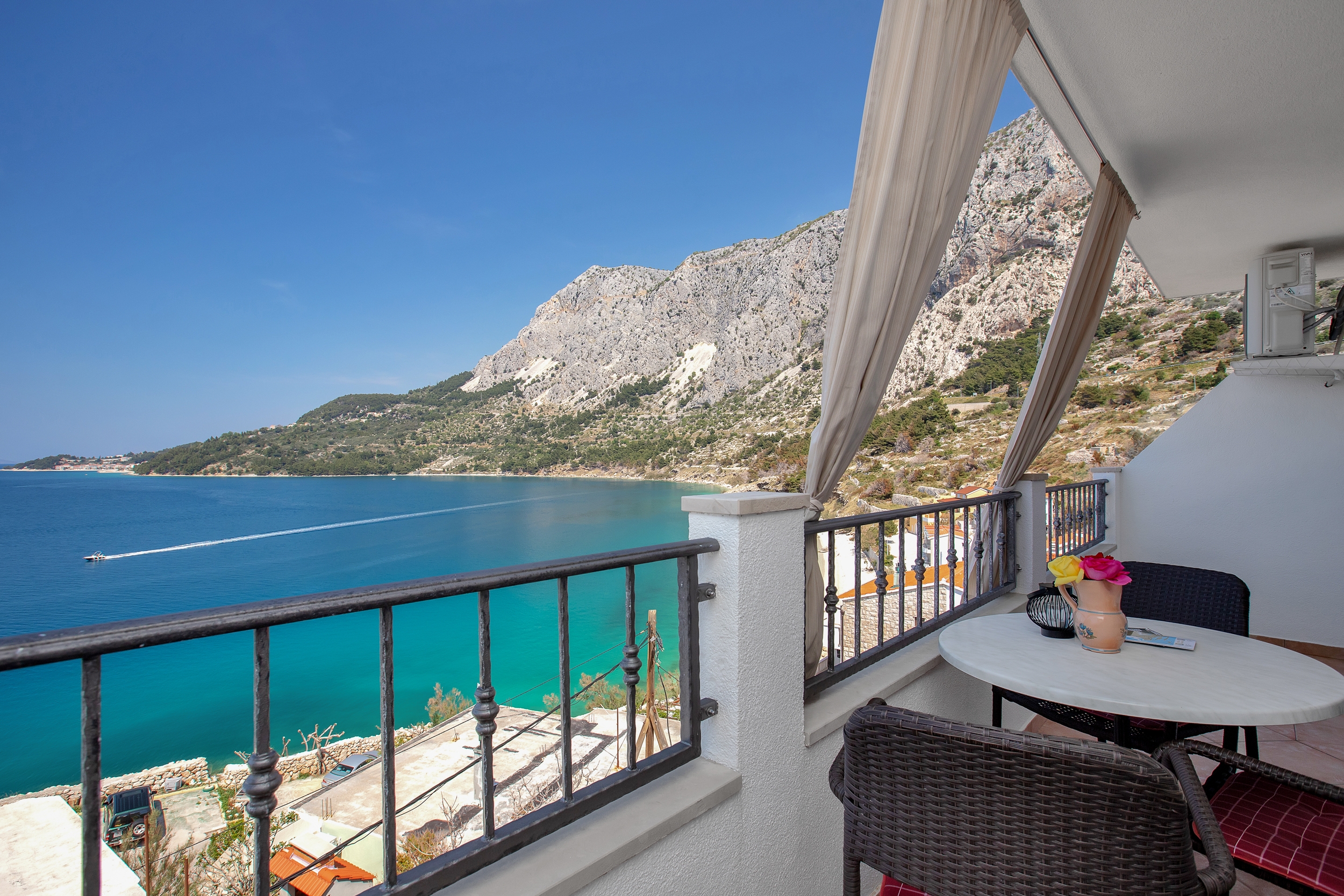 One bedroom apartment with terrace and sea view Drašnice, Makarska  A-a
