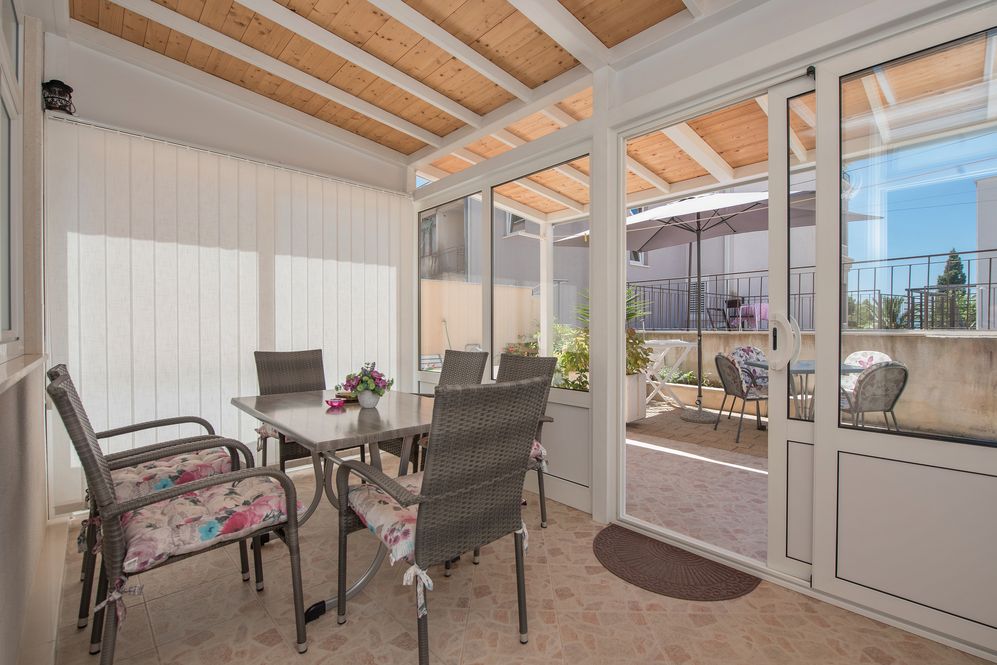 Two bedroom apartment with terrace Makarska (A-25826-a)