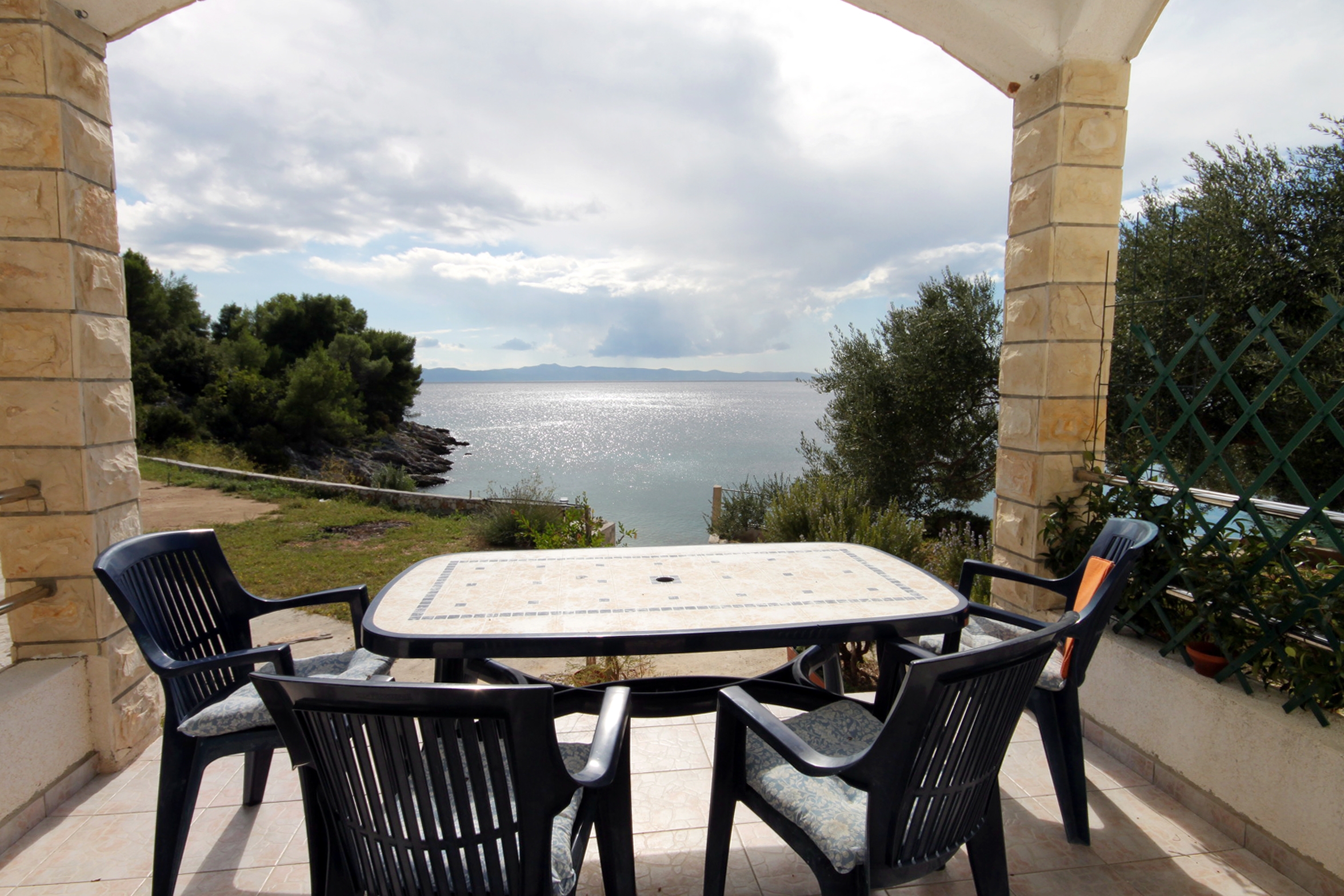 One bedroom apartment near beach Cove Jedra, Hvar (A-2583-h)
