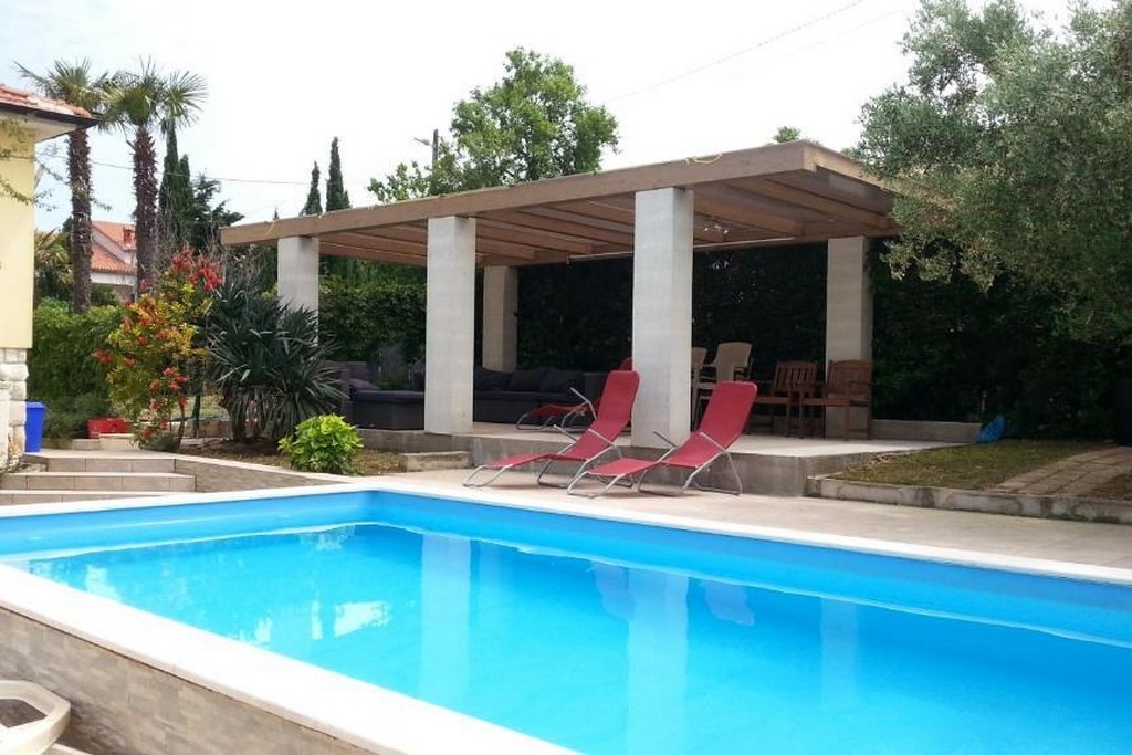 Maison de quatre chambres avec une piscine Premantura, Medulin (K-25830)