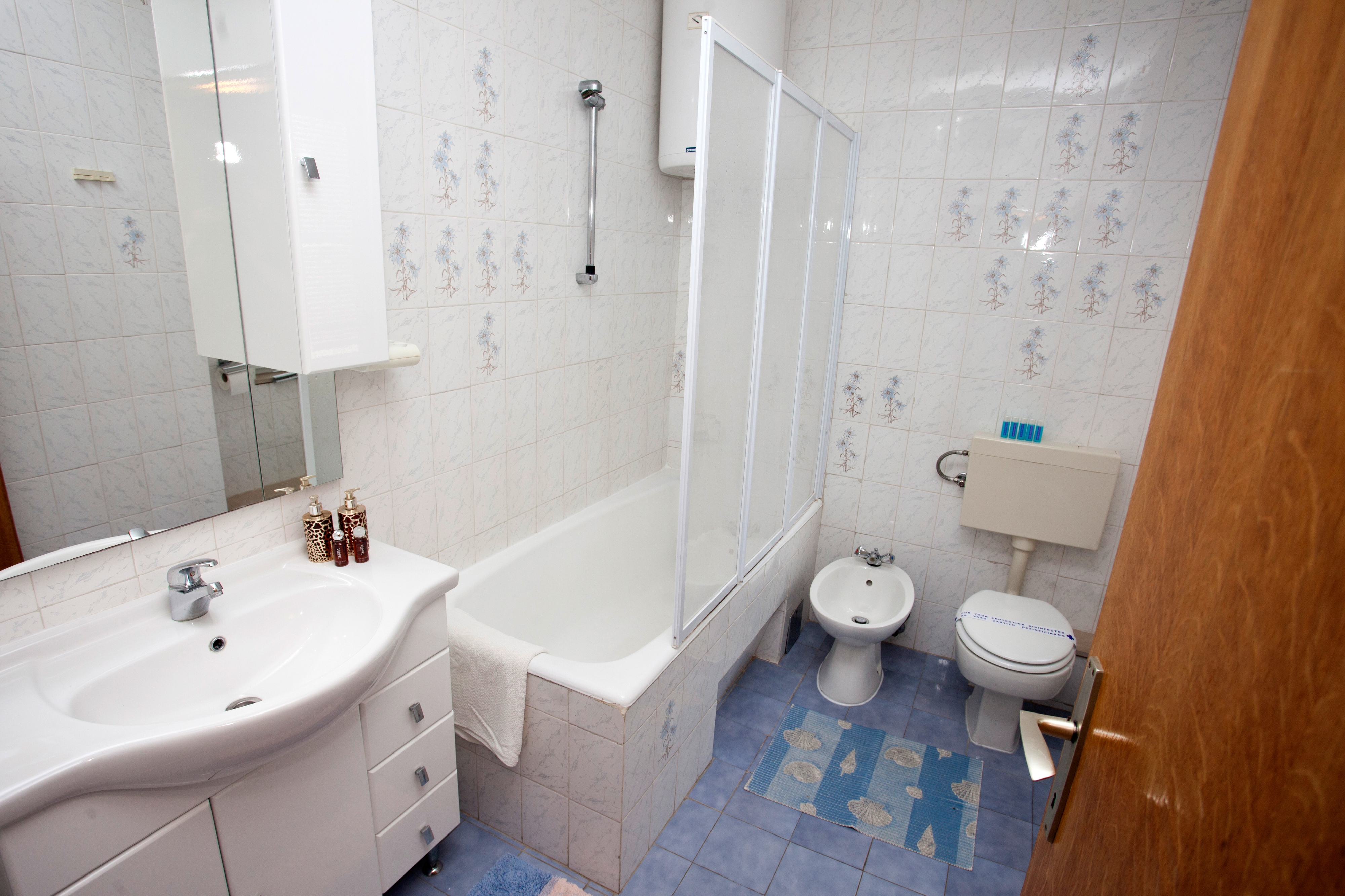 Two bedroom apartment with terrace and sea view Promajna, Makarska  A-b