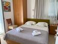 Promajna, Dormitorio in the studio-apartment, air condition available y WiFi.