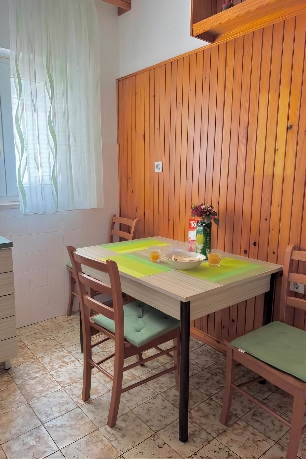 One bedroom apartment with terrace and sea view Mimice, Omiš (A-25938-a)