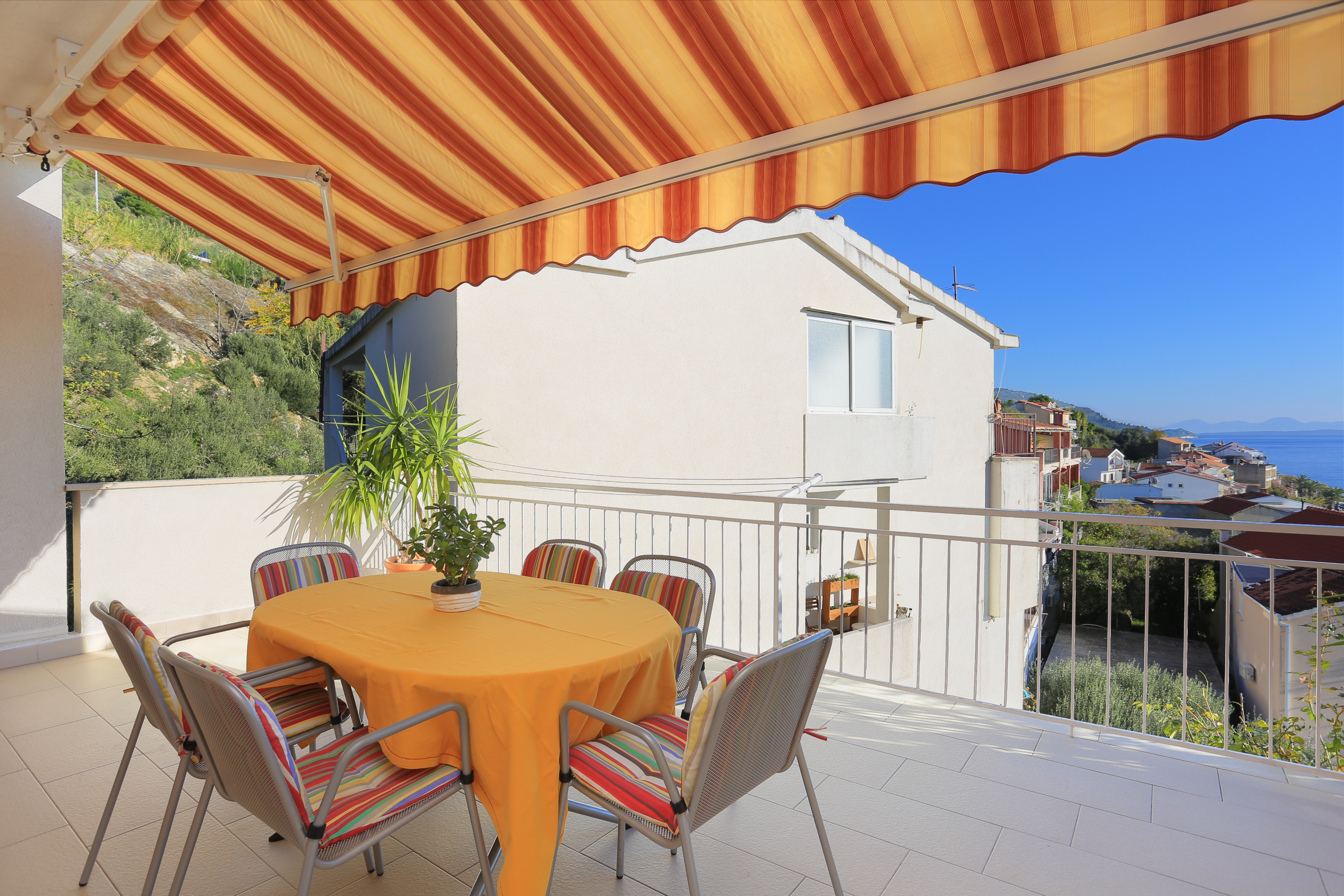 Two bedroom apartment with terrace and sea view Podgora, Makarska  A-b