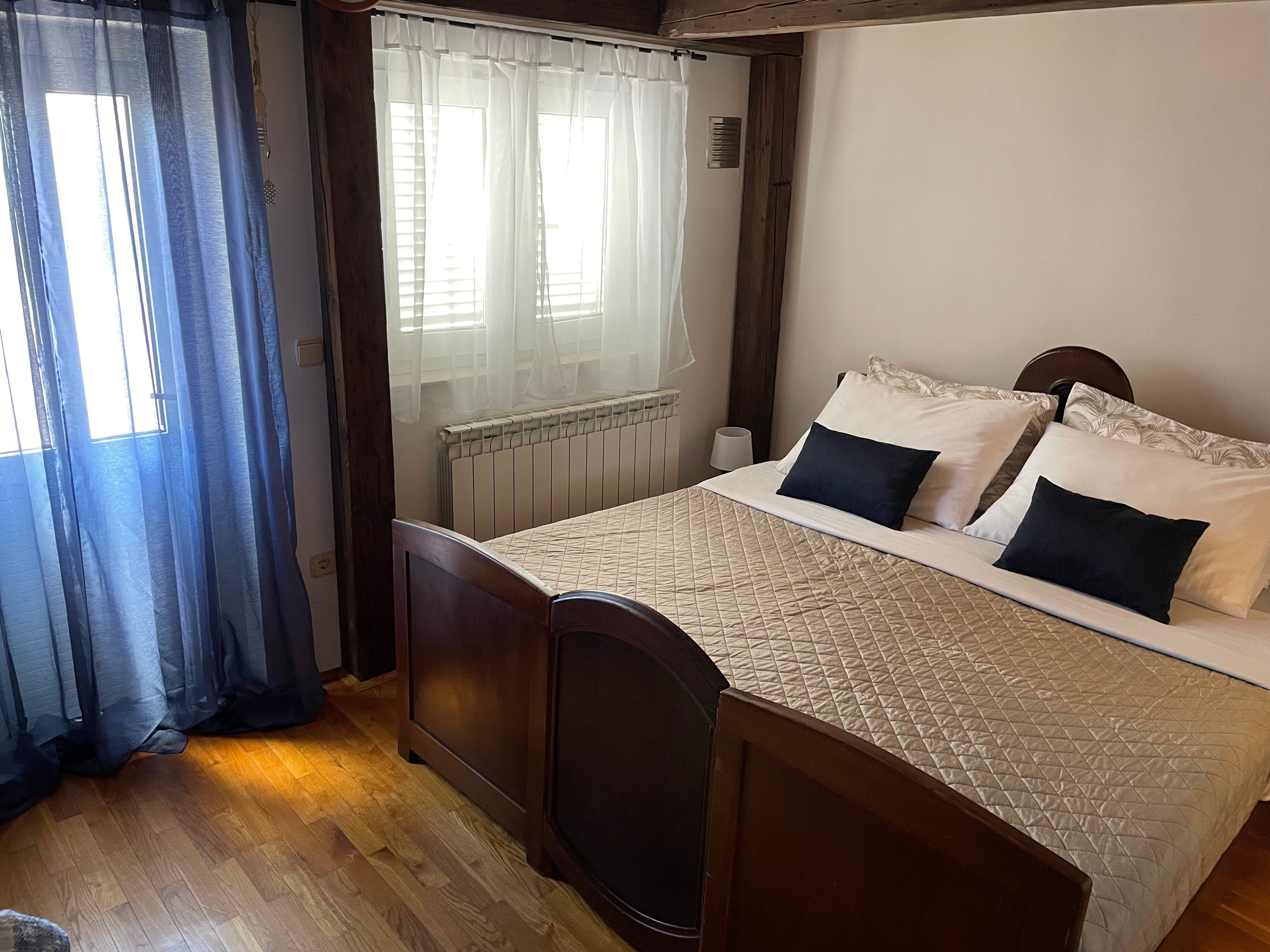 Chambre avec la terrasse Novi Vinodolski (S-25978-a)