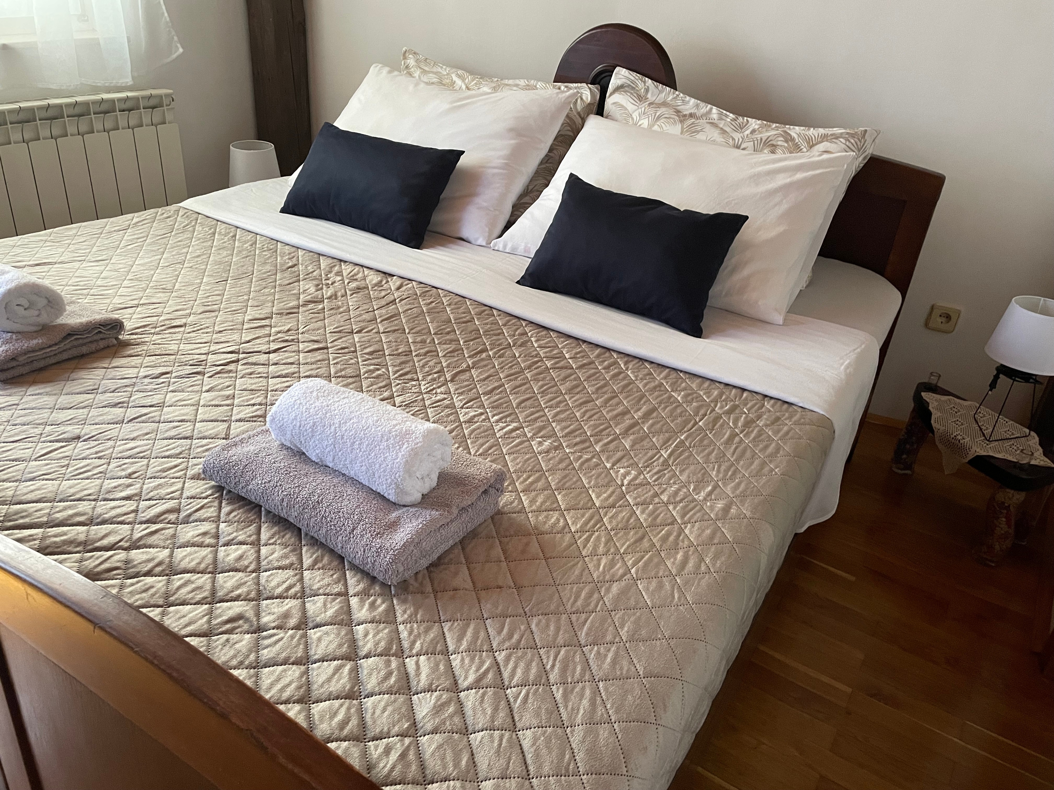 Chambre avec la terrasse Novi Vinodolski (S-25978-a)